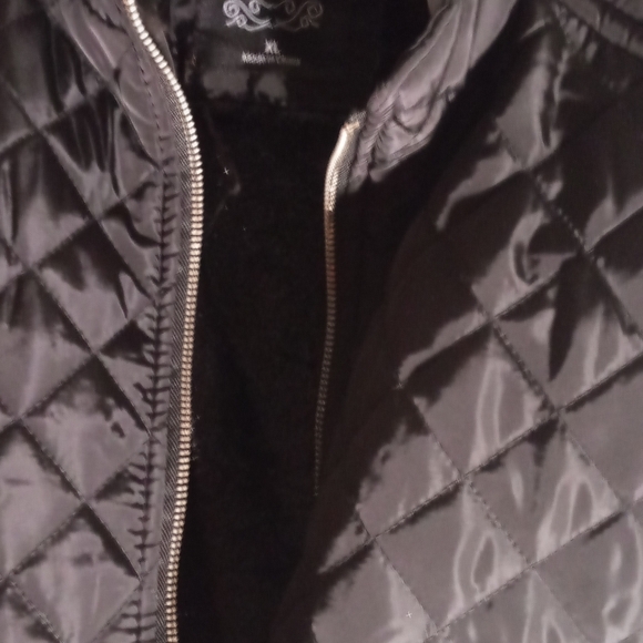 Black Quilted Vest with Hood - Picture 5 of 6